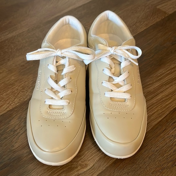 Propet SZ 7 shock absorber walking shoes. Excellent condition. - Picture 1 of 9